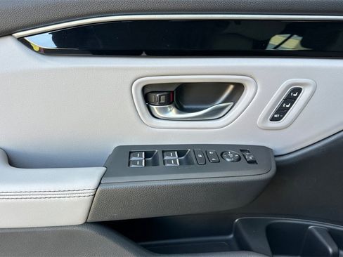 New 2025 Honda Pilot Touring image 11