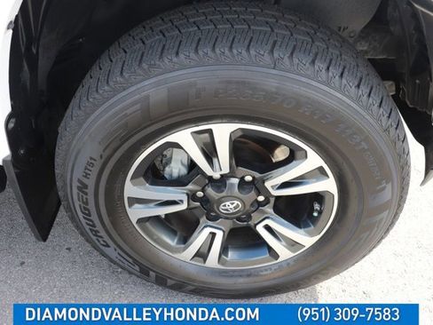 Used 2018 Toyota Tacoma TRD Sport image 26