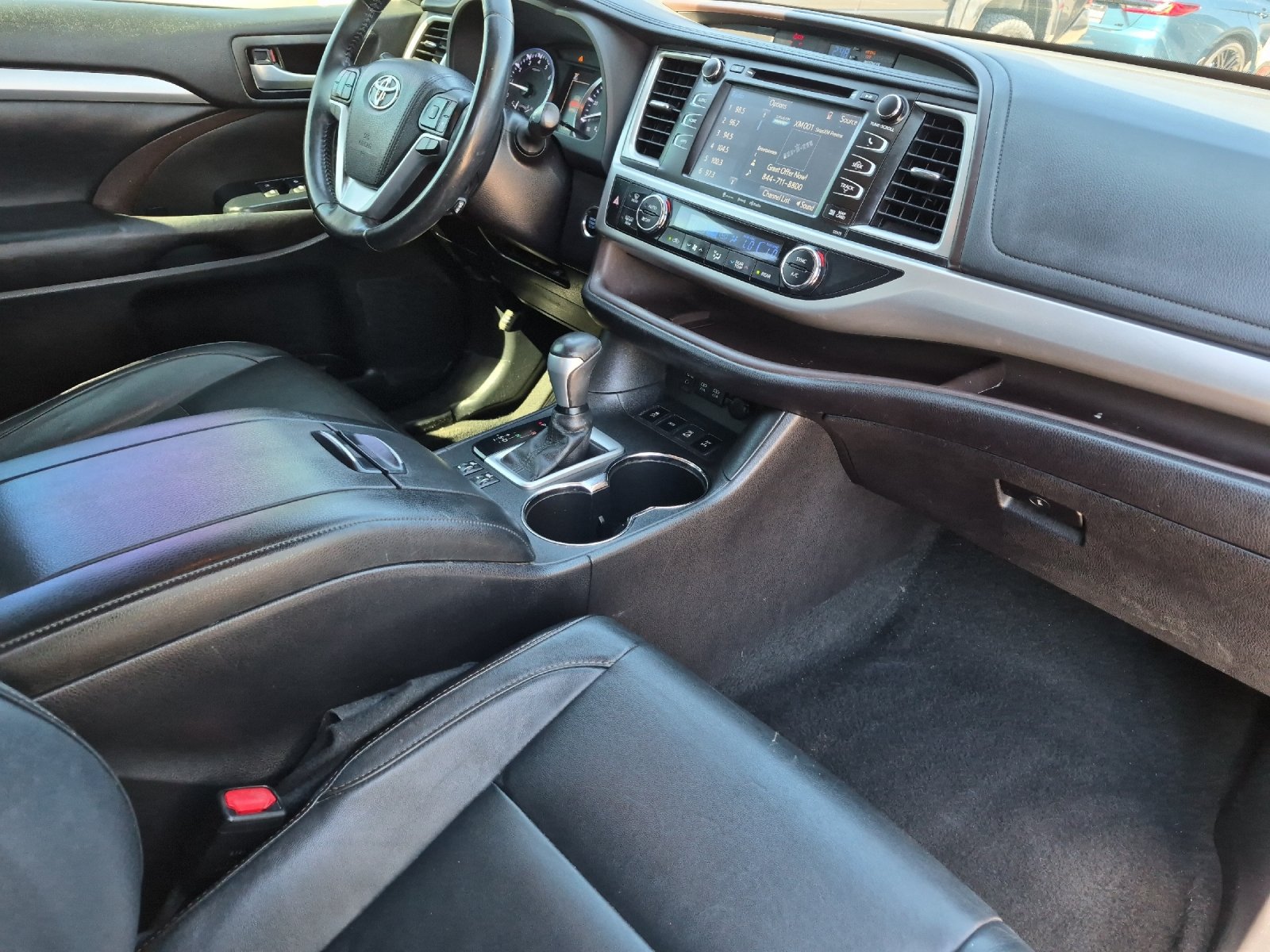 Used 2017 Toyota Highlander XLE AWD/4WD image 16