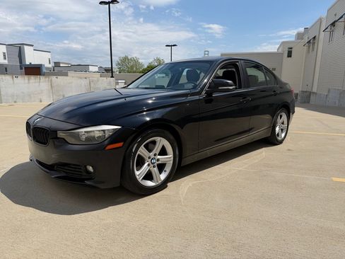 Used 2013 BMW 320i xDrive Sedan AWD/4WD image 3