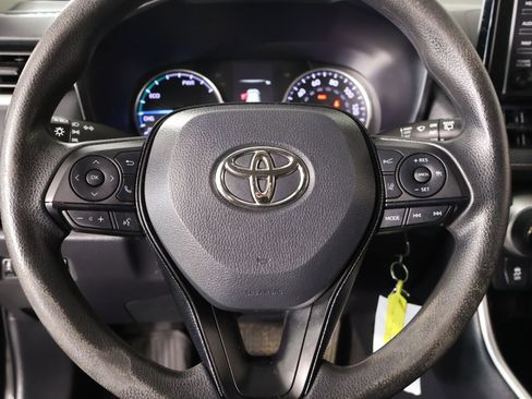 Used 2021 Toyota RAV4 LE AWD/4WD image 3
