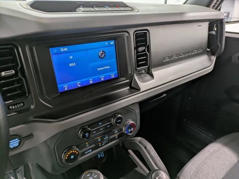 Used 2022 Ford Bronco Big Bend w/ Sasquatch Package AWD/4WD image 12