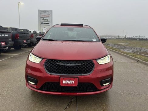 New 2026 Chrysler Pacifica Limited image 2