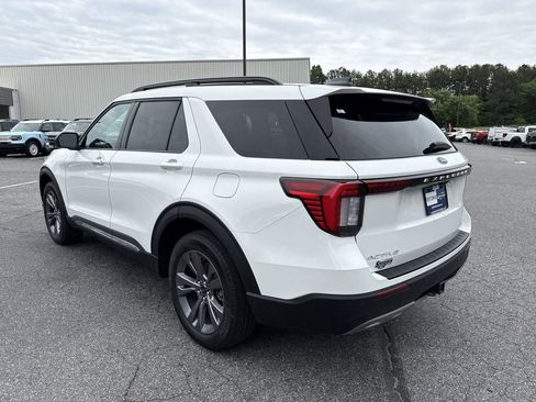 Used 2025 Ford Explorer Active w/ Active Comfort Package AWD/4WD image 5