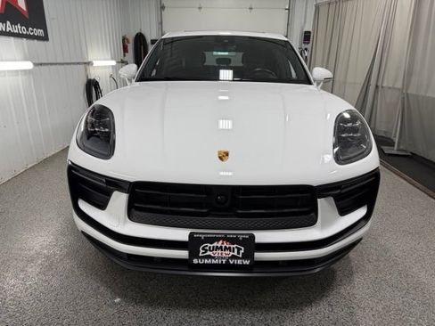 Used 2023 Porsche Macan AWD/4WD image 2