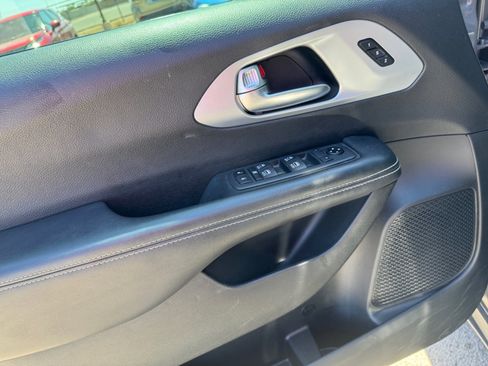 Used 2020 Chrysler Pacifica Touring-L Plus w/ Advanced Safetytec Group FWD image 11