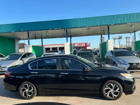 Used 2017 Honda Accord LX image 6