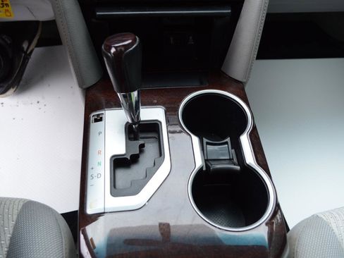 Used 2014 Toyota Camry XLE FWD image 26