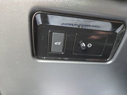 Used 2017 Jaguar F-PACE Premium image 20