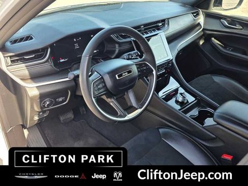 Used 2024 Jeep Grand Cherokee L Altitude AWD/4WD image 11