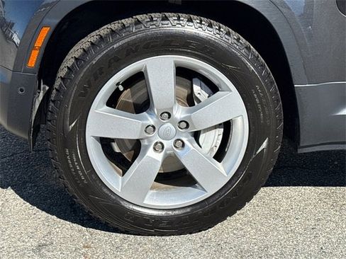 Used 2023 Land Rover Defender 130 First Edition image 9