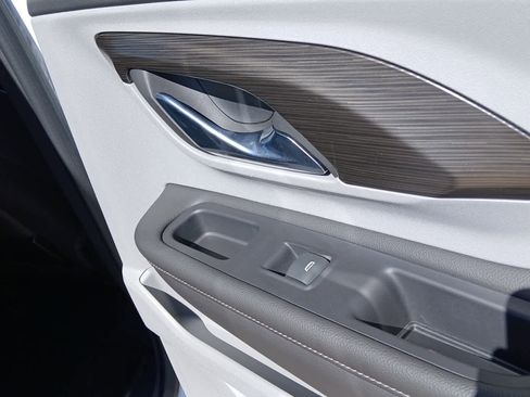 Used 2024 GMC Terrain SLE w/ Driver Convenience Package image 45