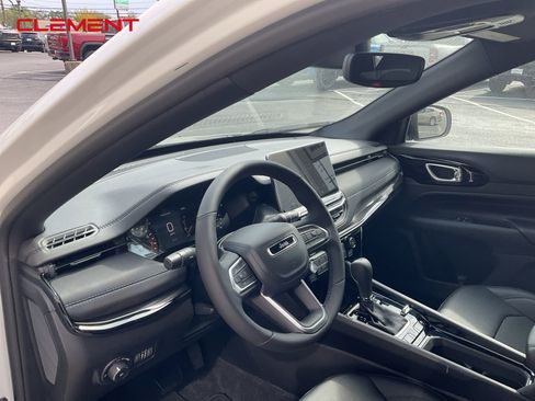 New 2026 Jeep Compass Latitude image 14