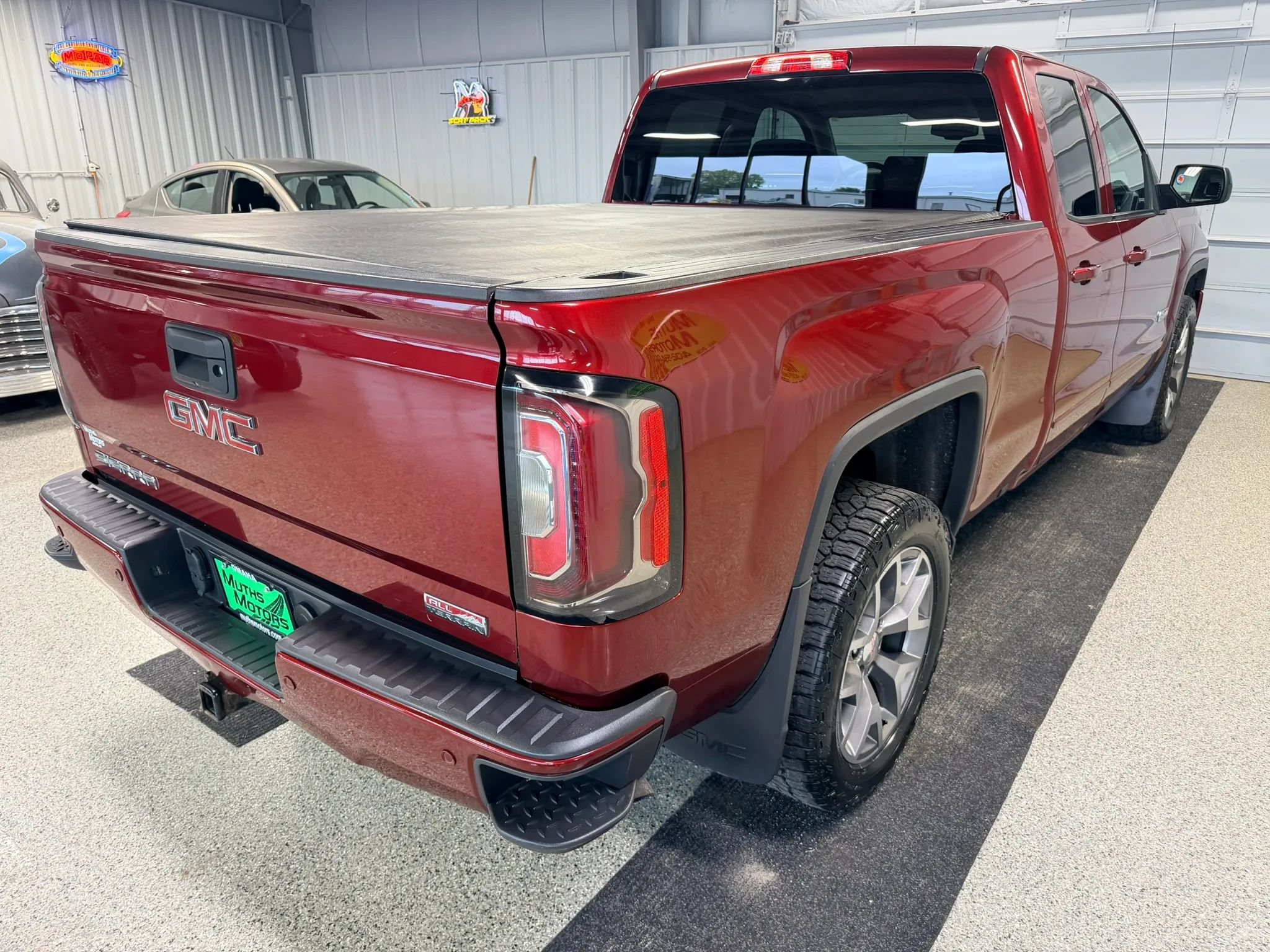 Used 2017 GMC Sierra 1500 SLT w/ All-Terrain Package AWD/4WD image 4