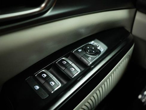 Used 2024 Kia Carnival LX image 29