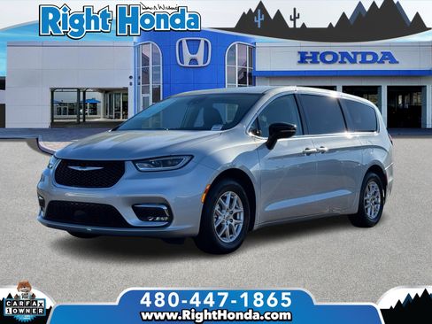 Used 2024 Chrysler Pacifica Touring-L image 1