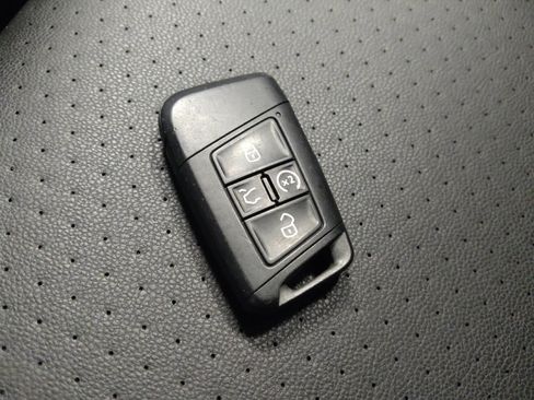 Used 2020 Volkswagen Jetta SE w/ SE Cold Weather Package FWD image 32