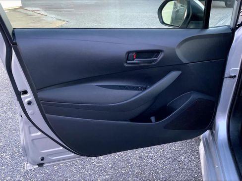 Used 2025 Toyota Corolla LE image 21