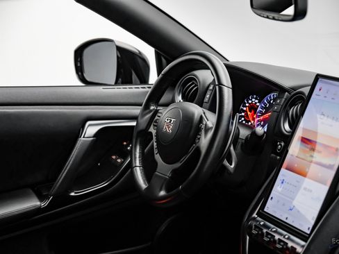 Used 2013 Nissan GT-R Premium image 51