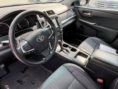 Used 2015 Toyota Camry SE w/ Moonroof Package FWD image 15