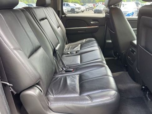 Used 2010 Chevrolet Suburban LT image 30
