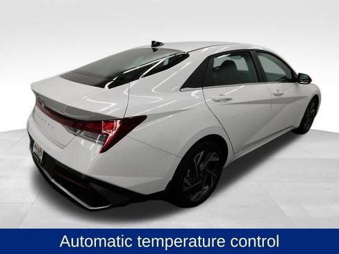 Certified 2025 Hyundai Elantra SEL image 10