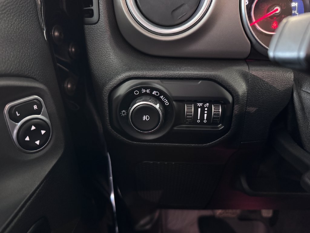 Used 2021 Jeep Wrangler Unlimited Rubicon AWD/4WD image 24