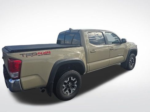 Used 2017 Toyota Tacoma TRD Off-Road image 7