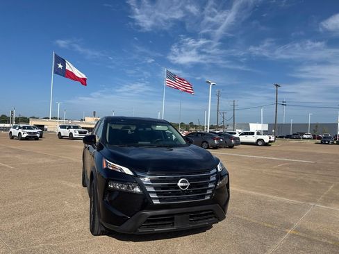 Certified 2025 Nissan Rogue SV FWD image 3