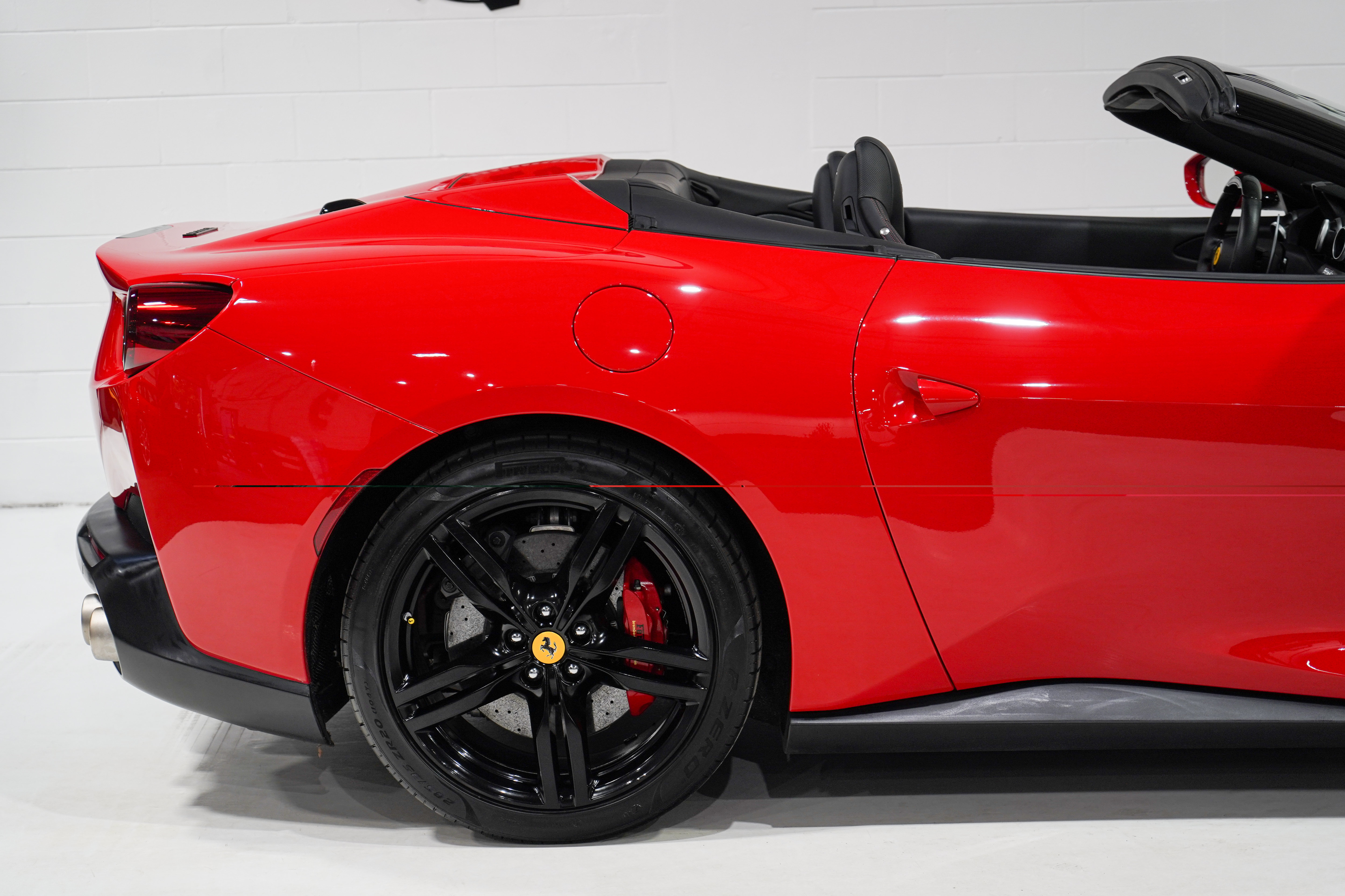 Used 2019 Ferrari Portofino RWD image 21