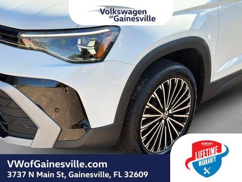 Used 2025 Volkswagen Taos SE FWD image 10