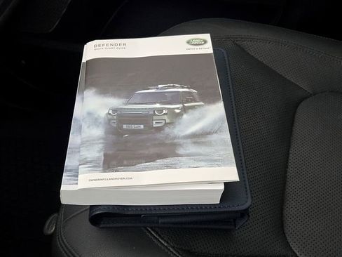 Used 2023 Land Rover Defender 90 SE image 27