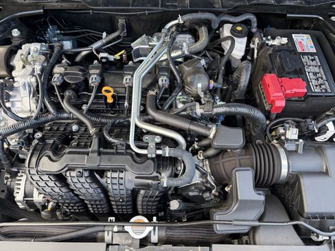 Used 2025 Nissan Altima 2.5 SV image 32