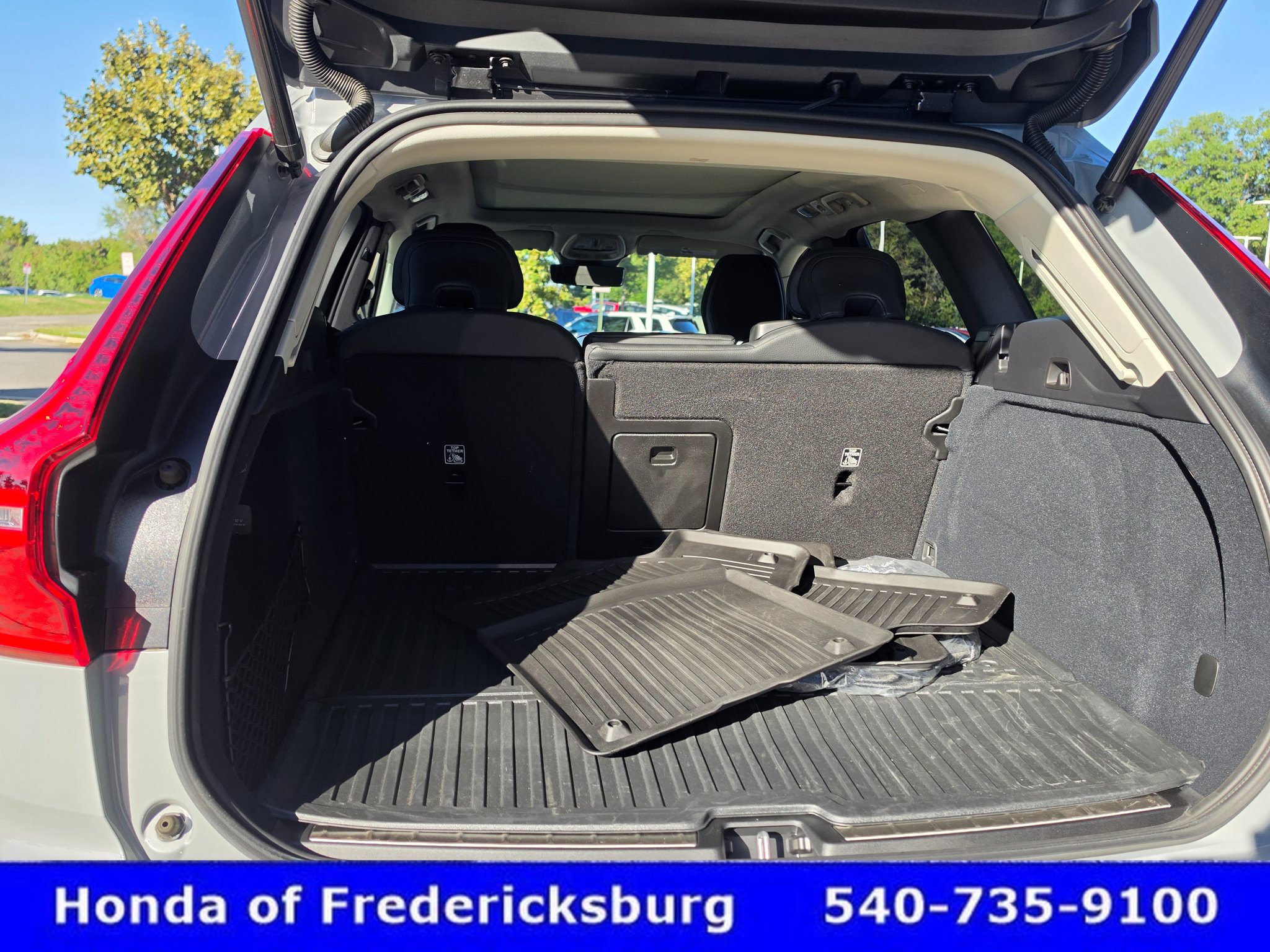 Used 2025 Volvo XC60 T8 Plus w/ Protection Package Premier AWD/4WD image 21