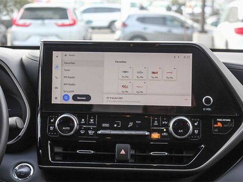 Used 2023 Toyota Highlander Limited image 22