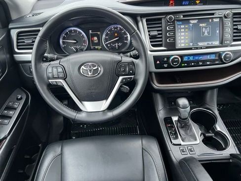 Used 2017 Toyota Highlander XLE image 14