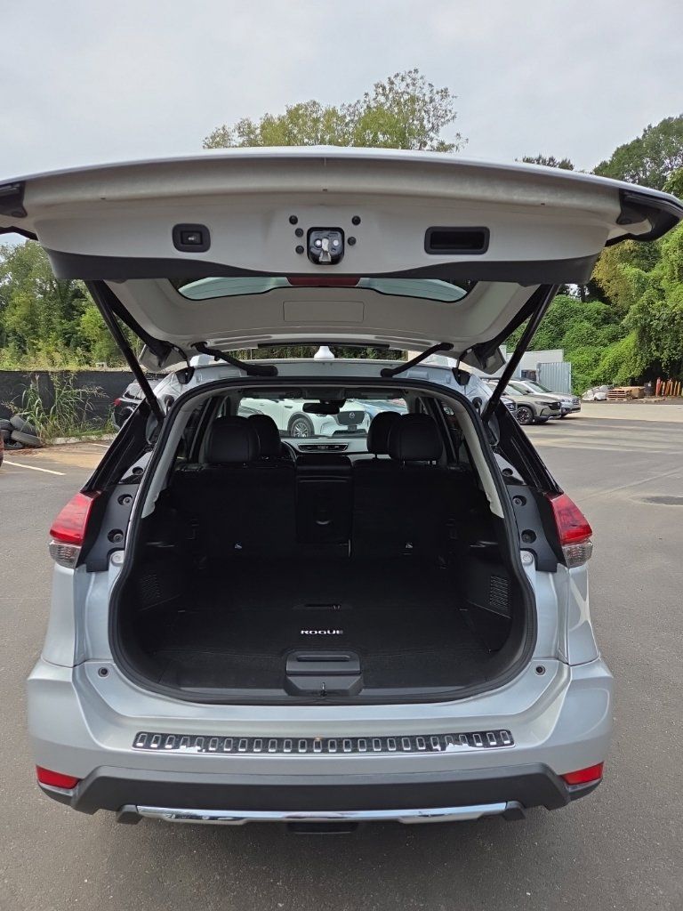 Used 2018 Nissan Rogue SL FWD image 18