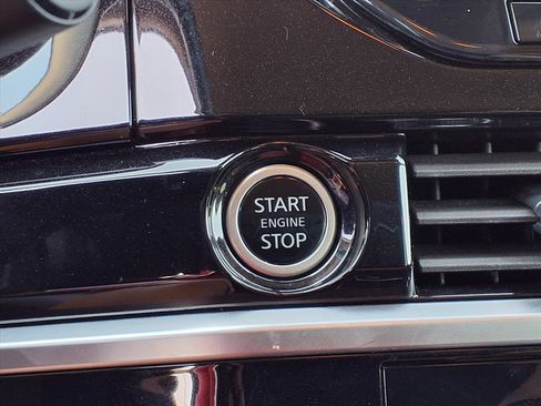 Used 2024 Nissan Pathfinder SL w/ Cargo Package image 11