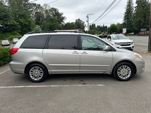 Used 2010 Toyota Sienna XLE FWD image 4