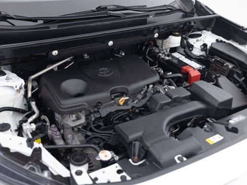 Used 2022 Toyota RAV4 LE FWD image 39