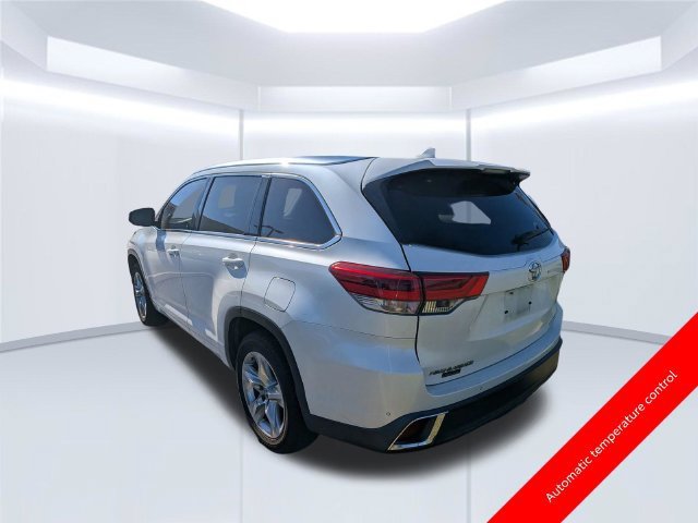 Used 2018 Toyota Highlander Limited FWD image 3