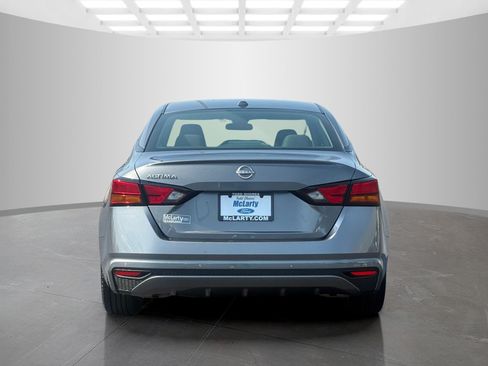 Used 2025 Nissan Altima 2.5 SV FWD image 4