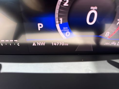 Certified 2025 Volkswagen Taos SE AWD/4WD image 19