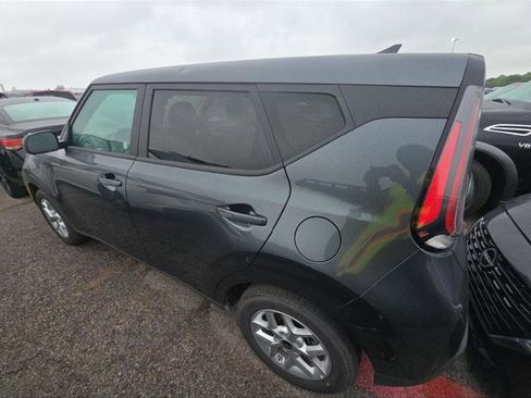 Used 2025 Kia Soul LX FWD image 11