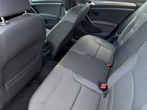 Used 2019 Volkswagen Golf S image 14