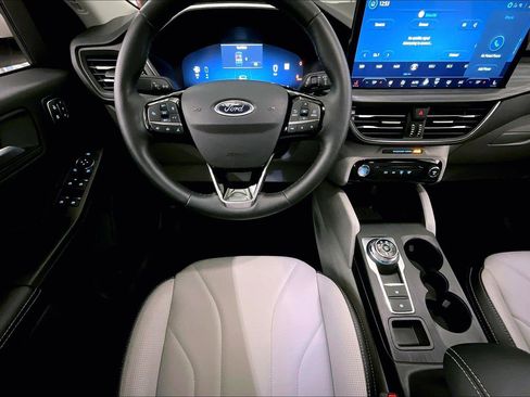 Used 2025 Ford Escape SE w/ PHEV Premium Package image 5