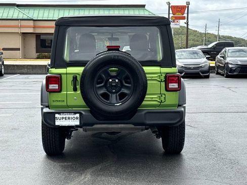 Used 2018 Jeep Wrangler Unlimited Sport AWD/4WD image 4