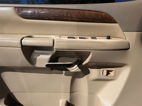 Used 2013 Nissan Armada SL image 25