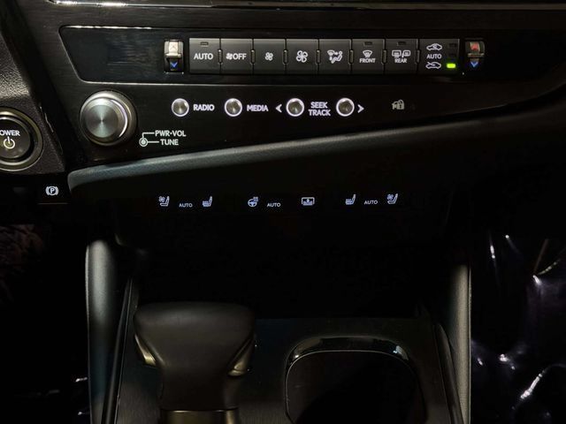 Used 2025 Lexus ES 300h w/ Accessory Package (Z2) FWD image 18