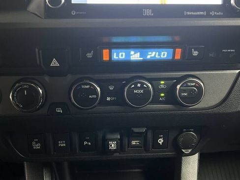 Used 2022 Toyota Tacoma TRD Sport w/ TRD Premium Sport Package AWD/4WD image 18